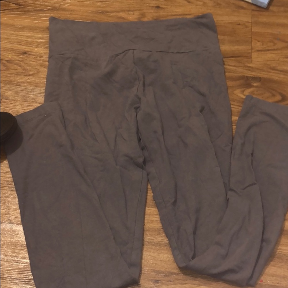 yoga pants / leggings